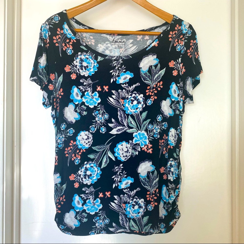 Lightweight shirred side Short sleeve floral top